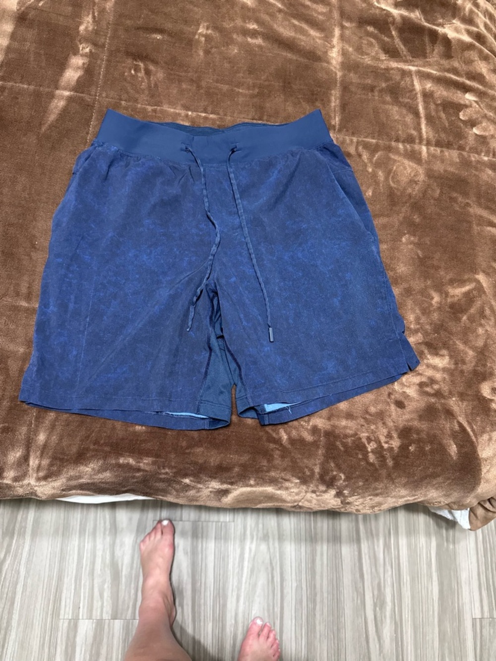 Men’s size small lululemon navy blue drawstring lounge shorts